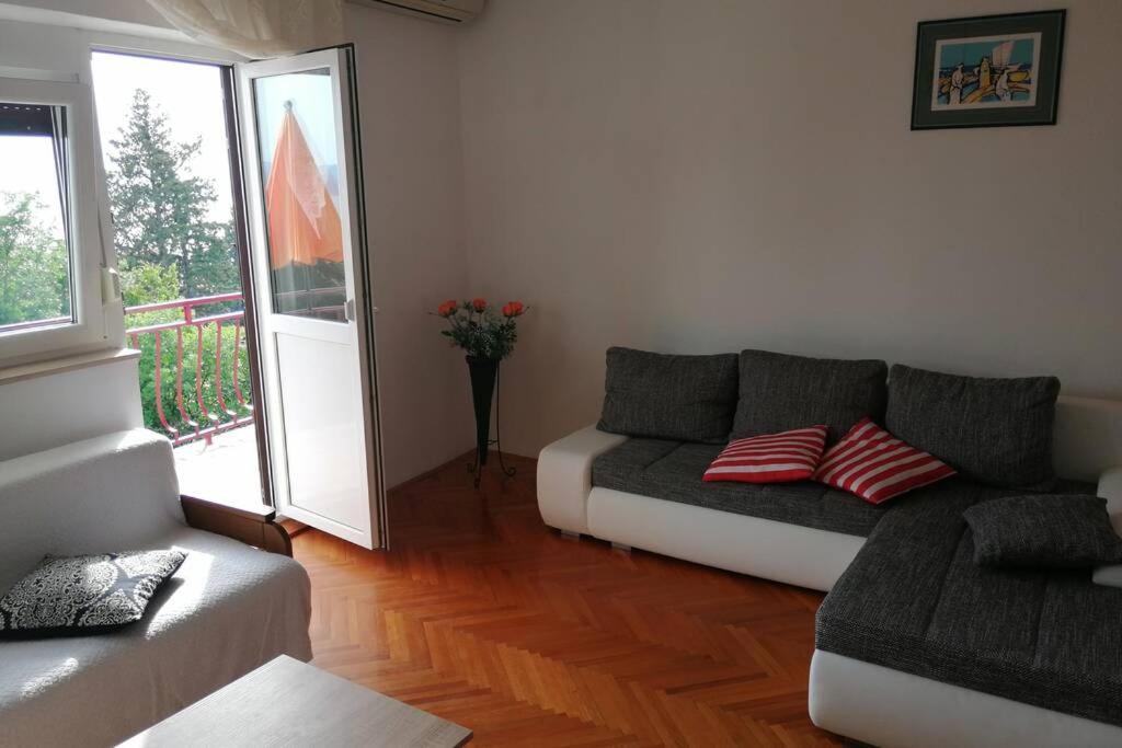 Spacious 2-Room Apartment With Beautiful Sea View Crikvenica Esterno foto